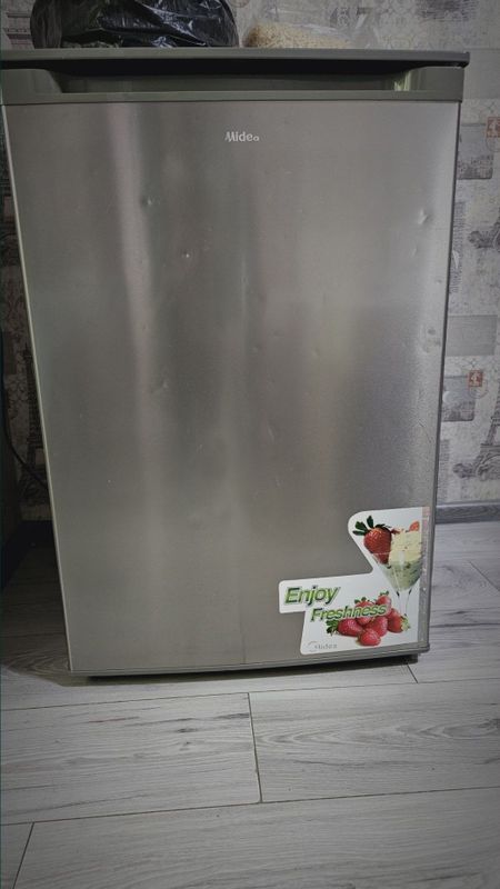СРОЧНО ПРОДАМ холодильник СРОЧНО ПРОДАМ холодильник
