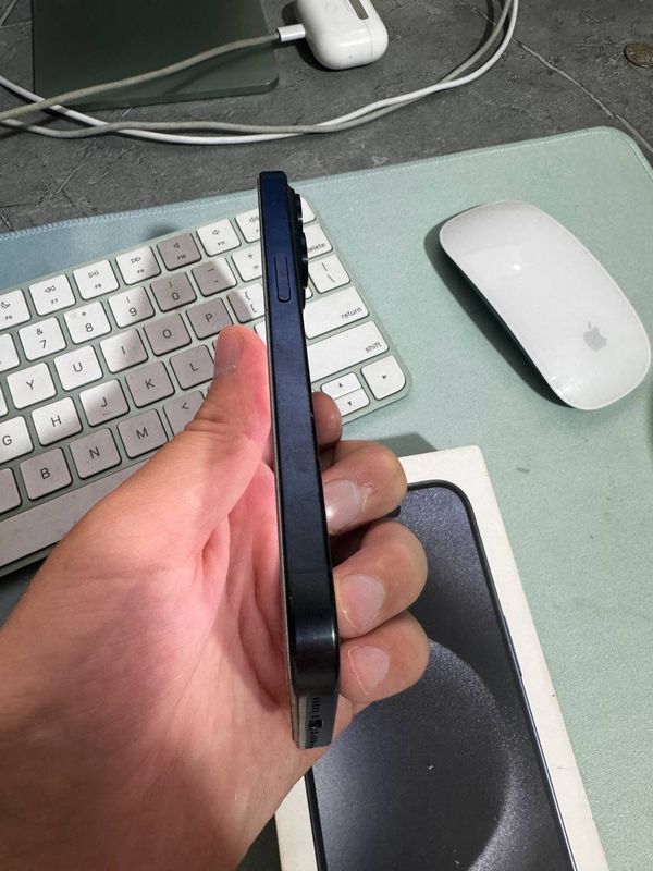 Iphone 15 pro 128 Z/AA dual 715$