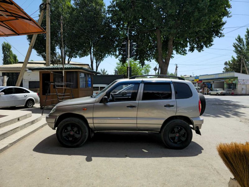 niva 4x4 Sotiladi niva 4x4 Sotiladi