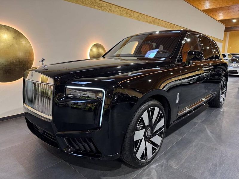 Rolls Royce Cullinan MY2025 Silver badge