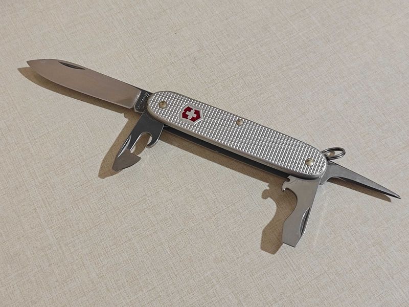 Швейцарский карманный нож Victorinox Pioneer Швейцарский карманный нож Victorinox Pioneer