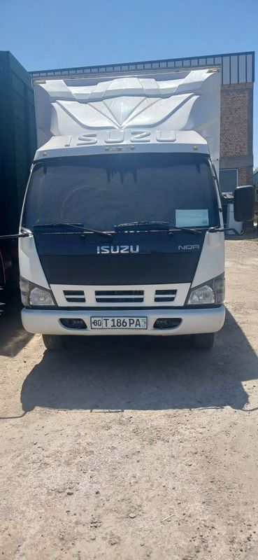 Isuzu yuk mashinasi sotiladi