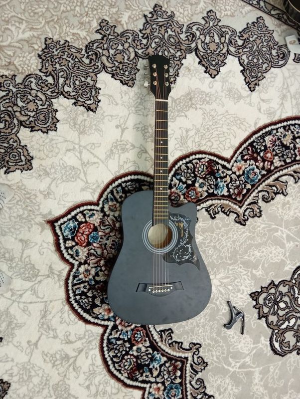 Gitara akustika . Gitara akustika .