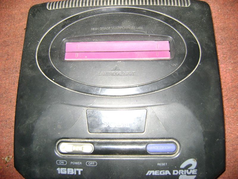 Рабочая Sega Mega Drive. Плохой звук. 1 игра в комплекте