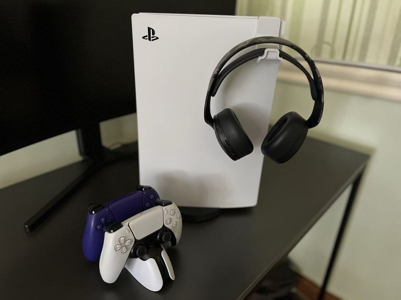 Срочно продаю PlayStation 5 Fat (последняя ревизия) Срочно продаю PlayStation 5 Fat (последняя ревизия)