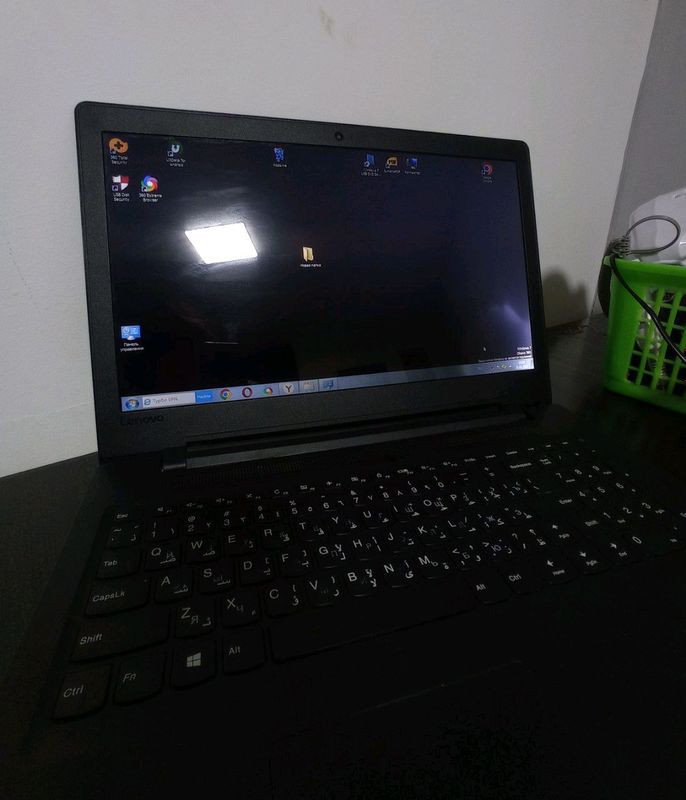Ноутбук Lenovo — 2 ГБ RAM, 750 ГБ HDD, Windows 7 Ноутбук Lenovo — 2 ГБ RAM, 750 ГБ HDD, Windows 7