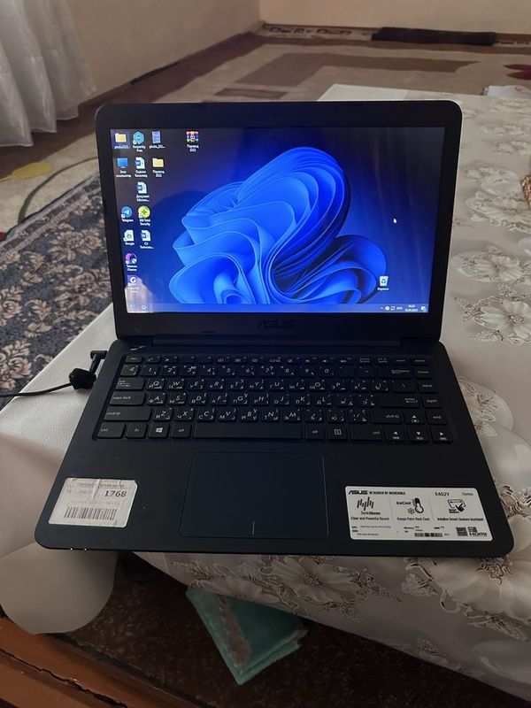 Ноутбук ASUS E402Y Ноутбук ASUS E402Y