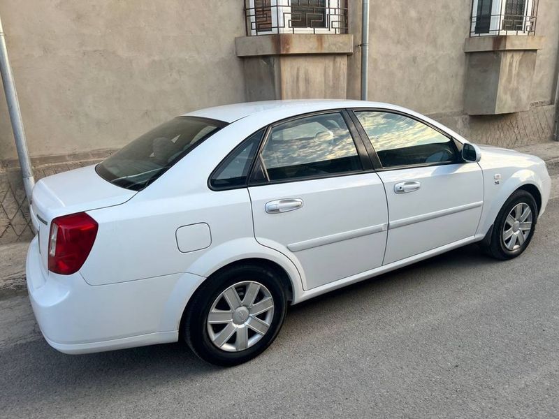 Lacetti 1.8 sotiladi Lacetti 1.8 sotiladi