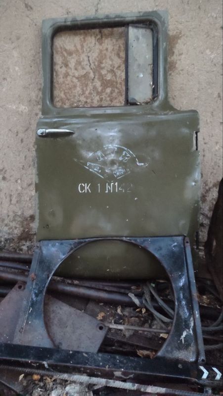 Zil 130 oʻng taraf eshik, bak 200 tali,radiator defuzoʻri,kamaz bak Zil 130 oʻng taraf eshik, bak 200 tali,radiator defuzoʻri,kamaz bak