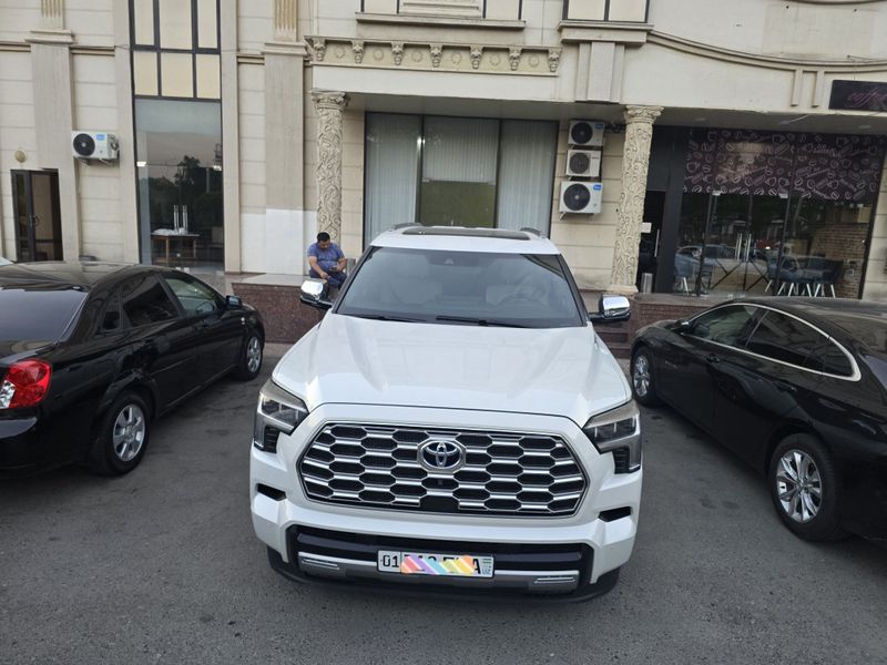 Tayota SEQUOIA Oq Gibrit 2023 Yil Toza Tayota SEQUOIA Oq Gibrit 2023 Yil Toza