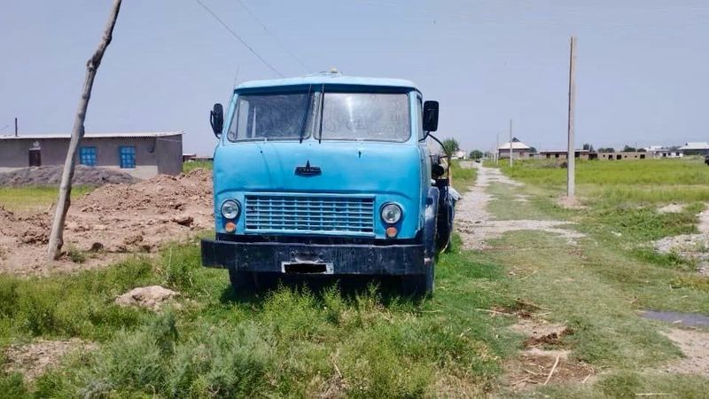 Водовоз маз 5334 сотилади 1985 йил Водовоз маз 5334 сотилади 1985 йил