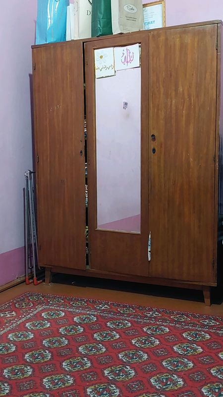 Shkaf sotiladi narxi 500 ming som