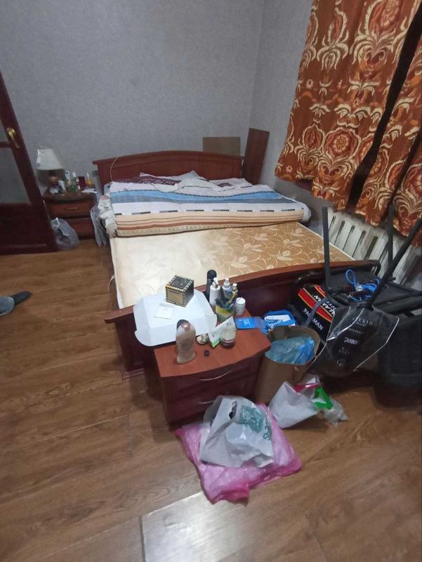 Продаётся 2х спальня кровать с матрасом + тумбочки Продаётся 2х спальня кровать с матрасом + тумбочки