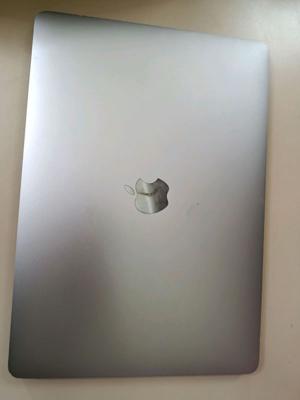 MacBook Pro 13" (2016), Model A1706
Tou. MacBook Pro 13" (2016), Model A1706
Tou.