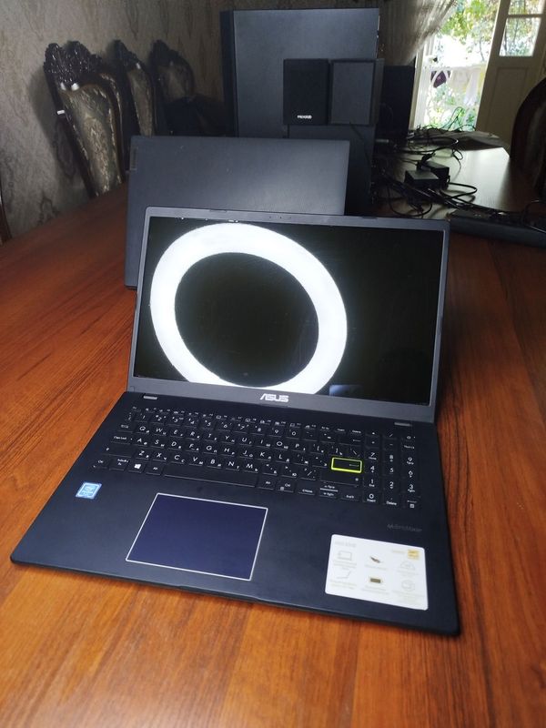 Ультратонкий ноутбук Asus Laptop 15 2023 года intel N4020 4/256 SSD Ультратонкий ноутбук Asus Laptop 15 2023 года intel N4020 4/256 SSD