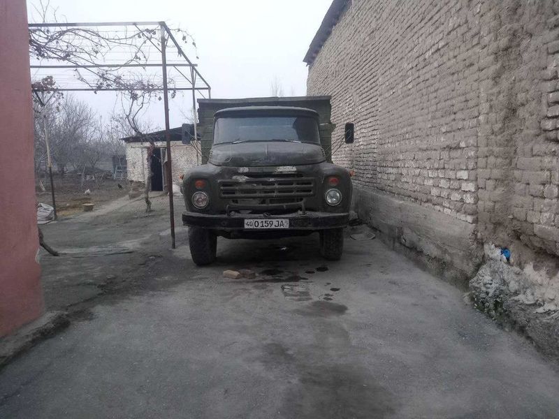 Zil 130 karotkiy