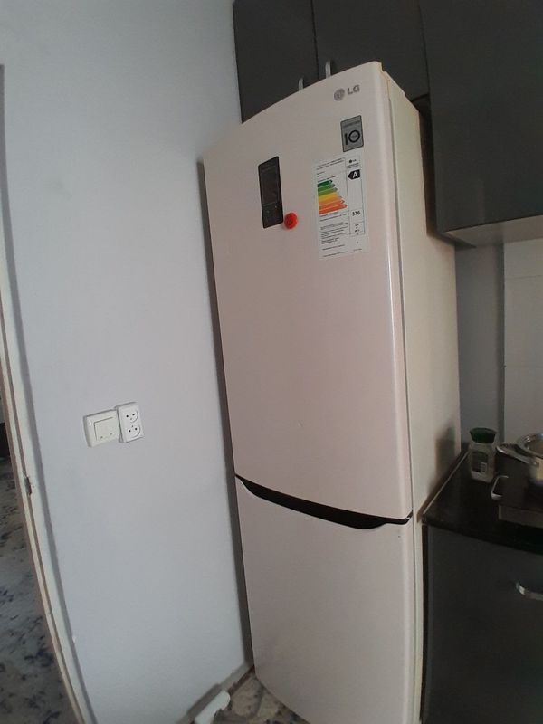 LG muzlatgich sotiladi