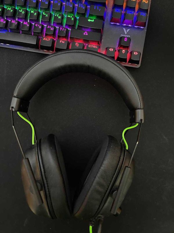 Игровые наушники Razer BlackShark V2 (отличное состояние)