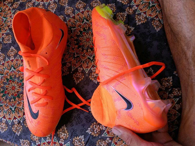 Nike Phantom Luna Yangi kiyilmagan razmer tori kem Nike Phantom Luna Yangi kiyilmagan razmer tori kem