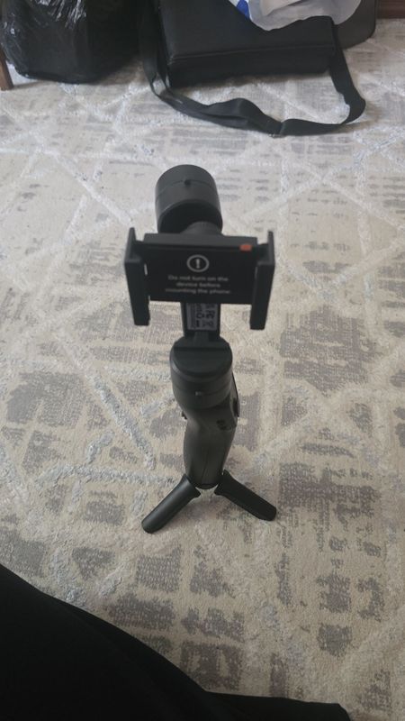 Telefon uchun stabilizator sotiladi Telefon uchun stabilizator sotiladi