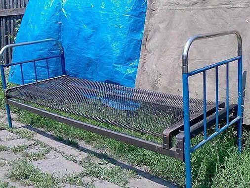 Продам кровать. железный сетчатый