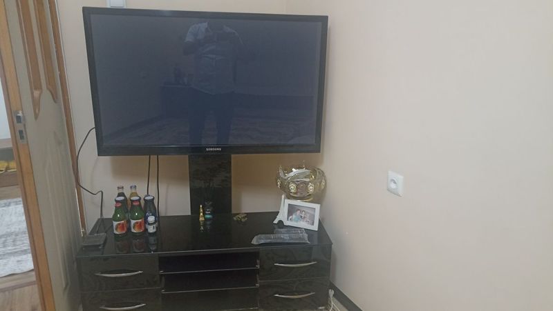 Срочно сотаман ТВ 42 дюм подставкаси билан