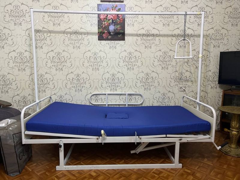 Кровать специальная для лежачих людей