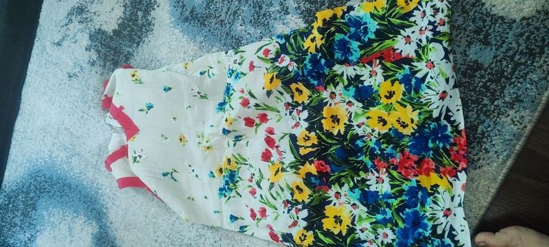Yengidek koʻylaklar hadya qilaman S razmer Yengidek koʻylaklar hadya qilaman S razmer