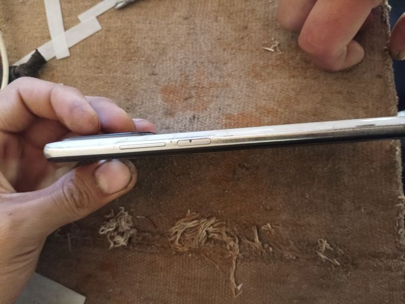 Redmi 11 T aybi ekranda sal qora dogʻi bor Redmi 11 T aybi ekranda sal qora dogʻi bor