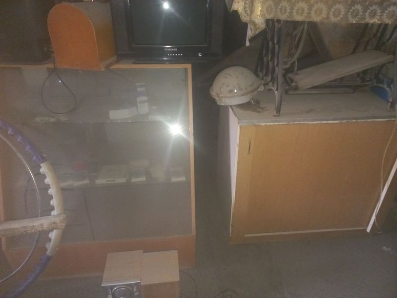 Продаётся стеклянное ветрина Продаётся стеклянное ветрина