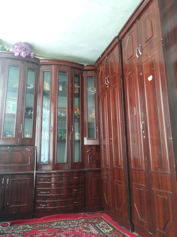 Shkaf stenkasi bilan