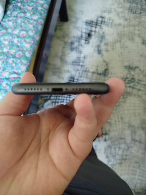iPhone 11 64 GB sotiladi iPhone 11 64 GB sotiladi