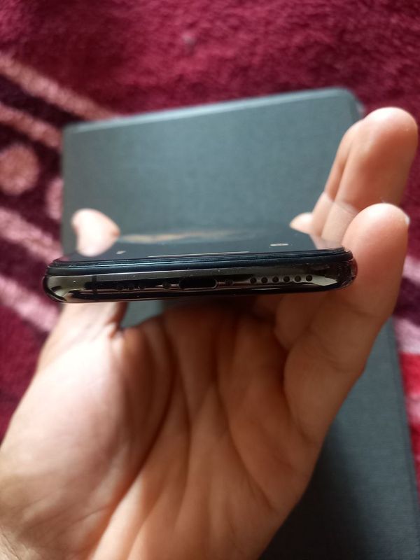 Iphone xs 64 lik yomkost 75% Iphone xs 64 lik yomkost 75%
