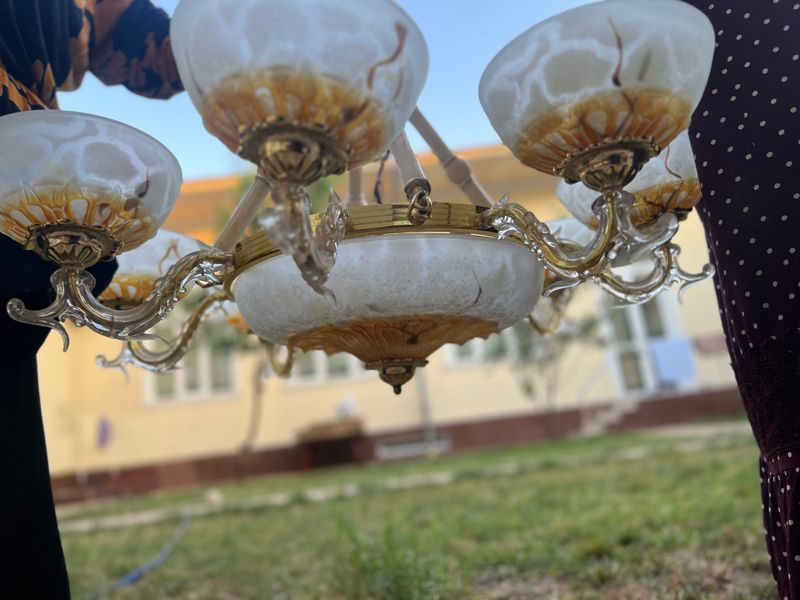 8 tali lustra yangi holatda kam ishlatilgan 8 tali lustra yangi holatda kam ishlatilgan