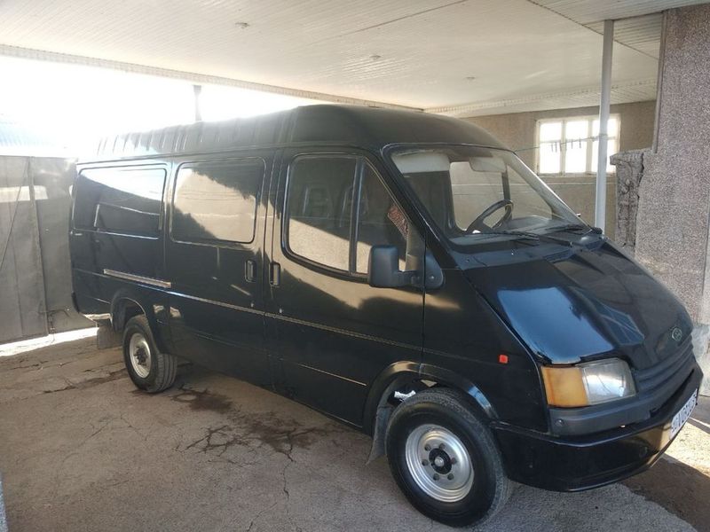 Ford Transit 1990 года