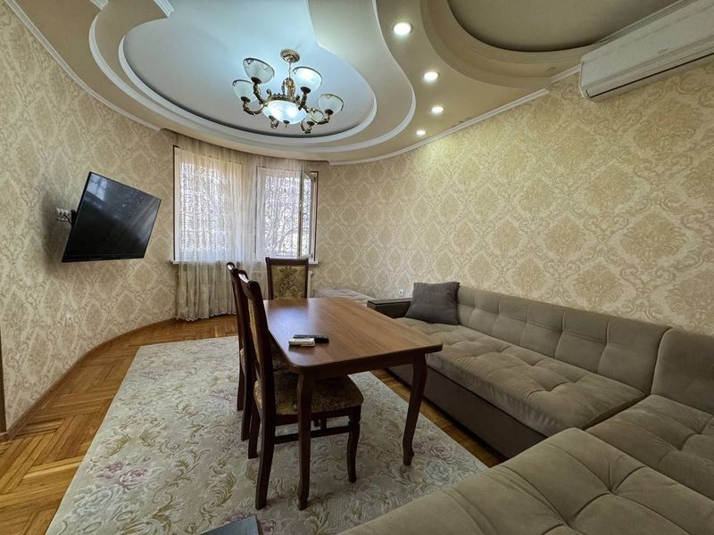 Продаётся 3/3/16 70м2 на ул. Афросиеб, ор-р: Angels food Продаётся 3/3/16 70м2 на ул. Афросиеб, ор-р: Angels food