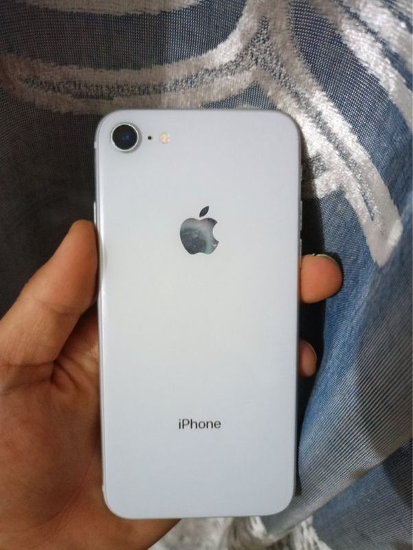 iPhone 8 holati ideal kamchiligi yo umuman iPhone 8 holati ideal kamchiligi yo umuman