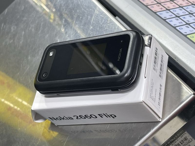 Nokia 2660 flip umuman iwlatilmagan pochka yengi turubdi