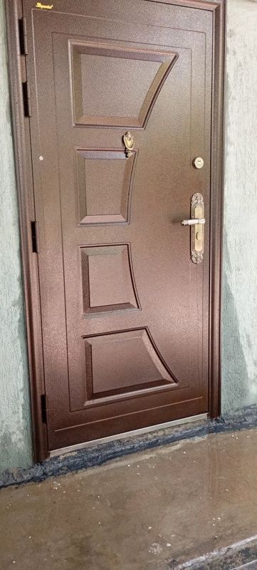 Продается входная дверь Продается входная дверь