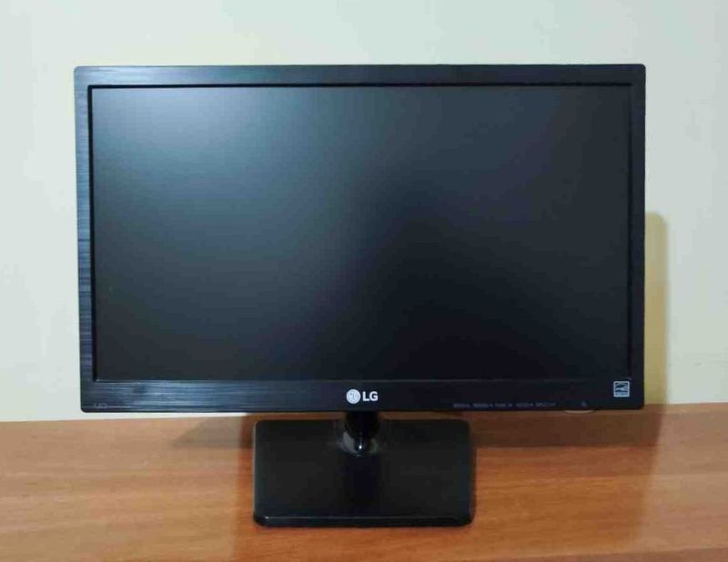 Монитор LG - 20M37A-B, 19,5 дюйм, в рабочем состоянии