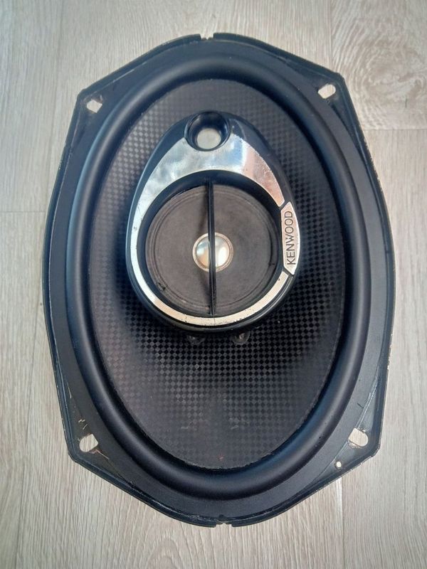 Продам 1-шт калонку Kenwood в очень хорошем состоянии.