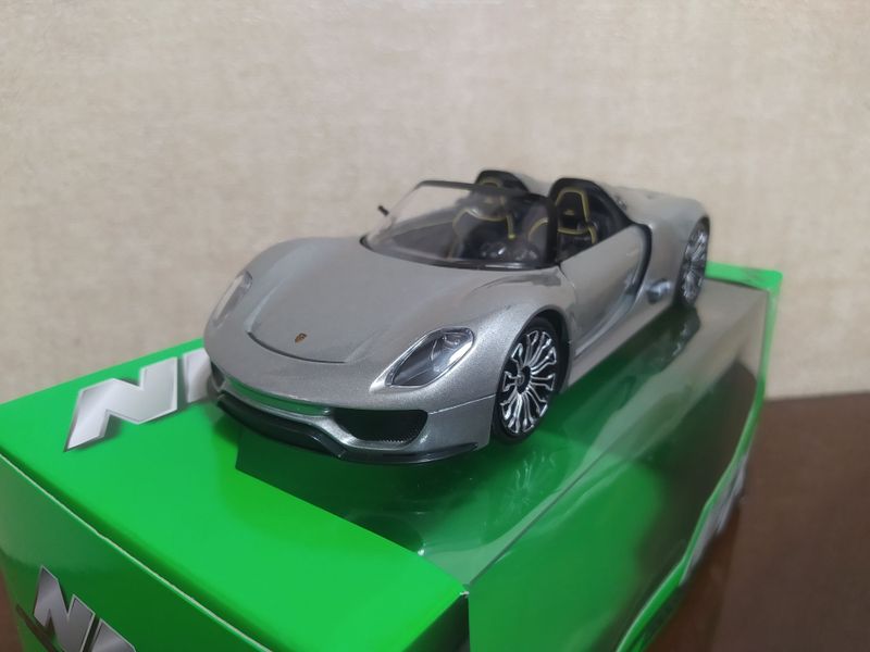 Металлическая коллекционная модель машины Porsche Металлическая коллекционная модель машины Porsche
