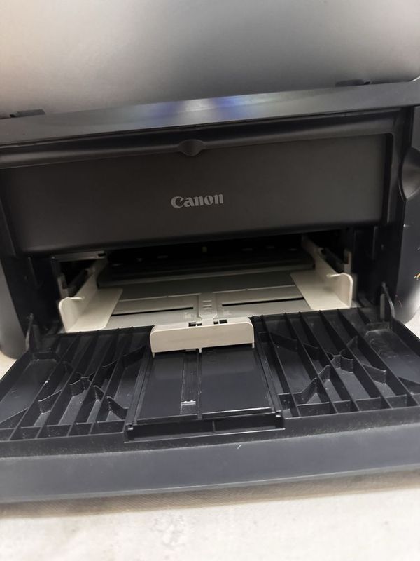 Принтер Canon черно-белый Принтер Canon черно-белый