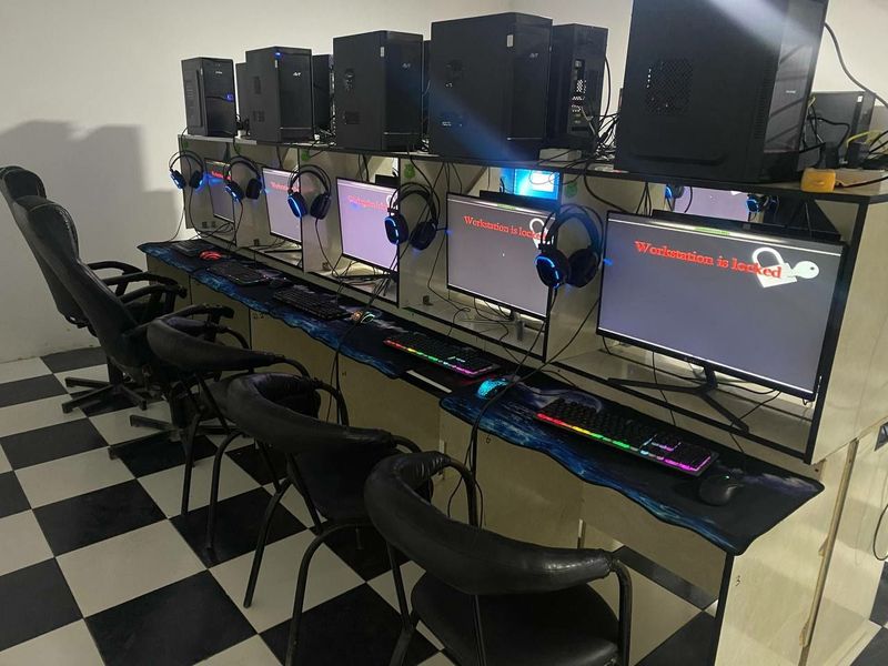 Tayyor Game club sotiladi 14 dona mebellari bilan holati ideal