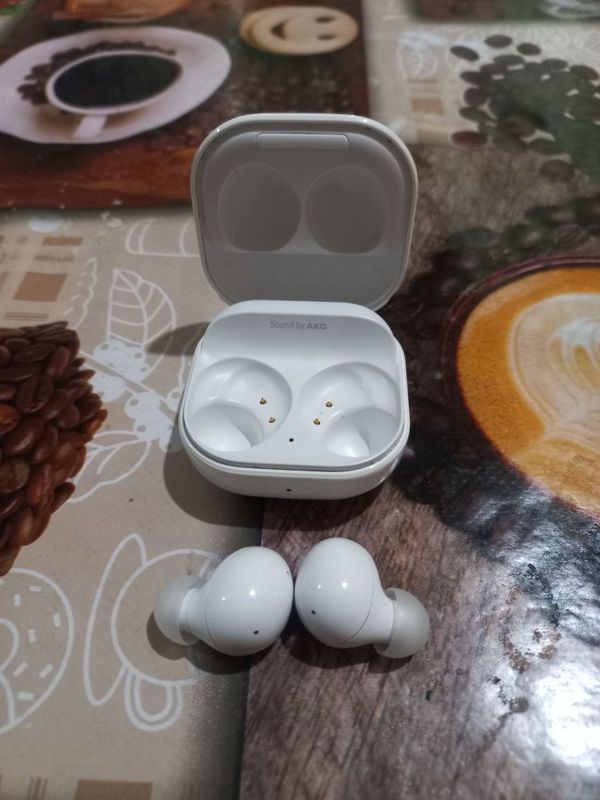 Samsung buds 2 sotiladi Samsung buds 2 sotiladi