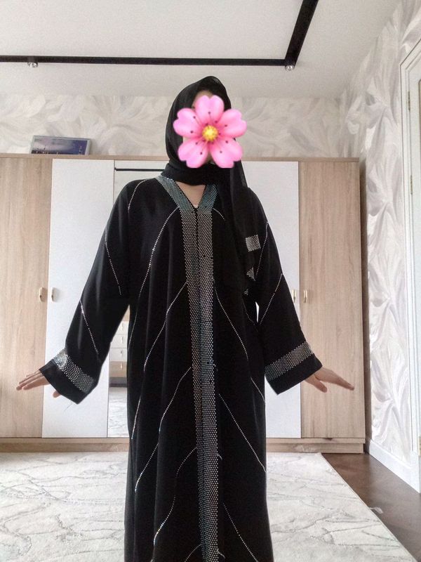 Dubayskiy abaya kiyilmagan Dubayskiy abaya kiyilmagan