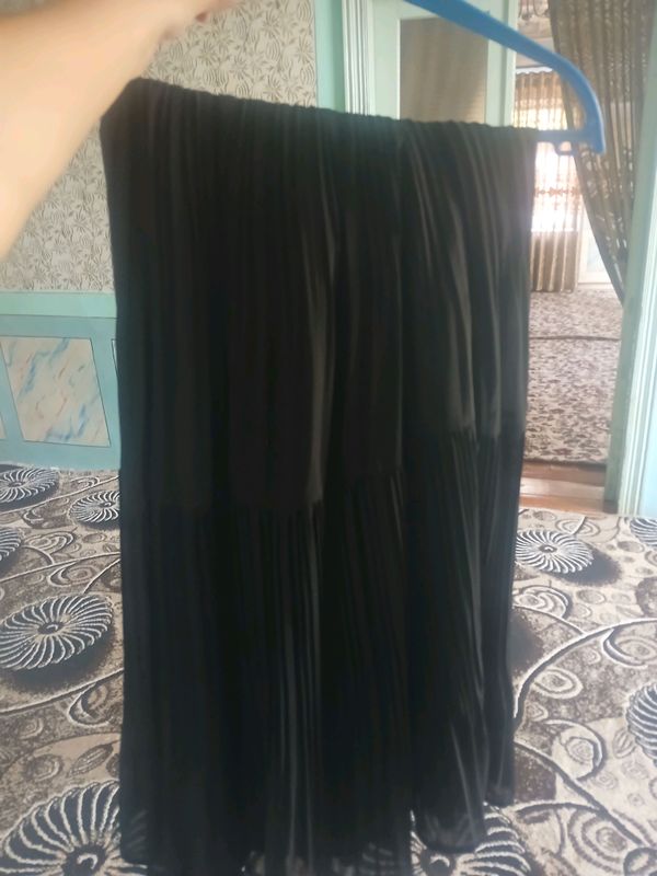 Yubka yangi 1 marta kiyilgan 24 may uchun Yubka yangi 1 marta kiyilgan 24 may uchun