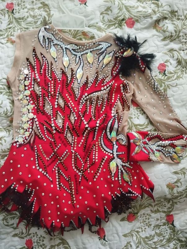 купальник гимнастики