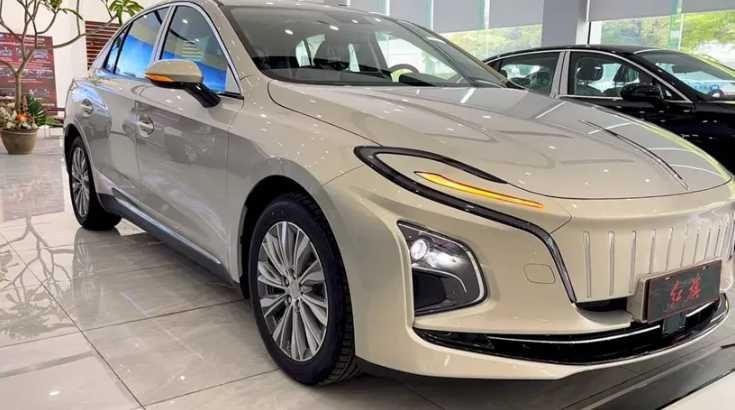 Hongqi E-QM5 500 км 2025г Белый! Без пробега! Hongqi E-QM5 500 км 2025г Белый! Без пробега!