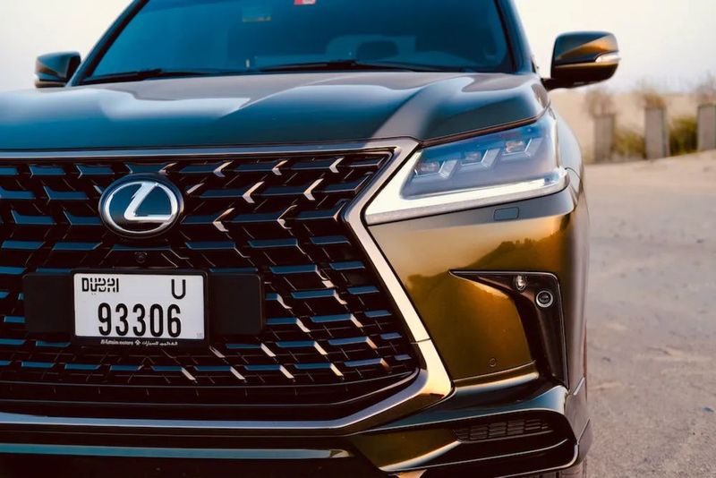 Lexus Lx570 передний фара